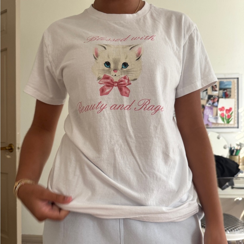 White T-Shirt with cute Cat Graphic